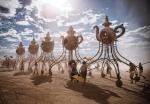 Największym świętem,  coroczną celebracją mariażu psychoaktywnych środków  i najnowszych technologii, jest festiwal Burning Man na pustyni w Nevadzie
