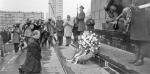Historyczny gest kanclerza RFN Willy’ego Brandta podczas wizyty w Warszawie 7 grudnia 1970 r. Kanclerz ukląkł przed pomnikiem Bohaterów Getta, uznając winę Niemiec za zagładę Żydów w czasie wojny 