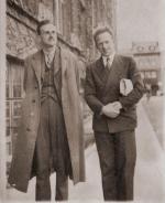 Dwóch wybitnych fizyków kwantowych  i noblistów: Paul Dirac i Werner Heisenberg, podczas spaceru