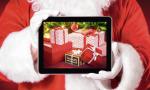 Wśród prezentów świątecznych rosnącą popularnością cieszy się elektronika konsumencka,  a zwłaszcza gadżety ubieralne, konsole, kamerki i hulajnogi. 