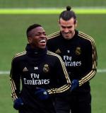 Vinicius Junior (z lewej) Gareth Bale czyli Real na treningu 