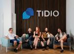 Zespół szczecińskiego startupu Tidio,  który skoncentrował się na usługach dla mikro- i małych firm, przykuł uwagę znanych aniołów biznesu.  W spółkę zainwestował m.in. tenisista Mariusz Fyrstenberg 