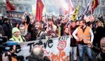 Manifestacja w Paryżu pracowników transportu publicznego przeciw reformie emerytalnej 