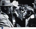Jack Nicholson, John Huston  i Roman Polański na planie „Chinatown”. Nicholson zagrał w nim detektywa  Jake'a Gittesa wciągniętego w niebezpieczną intrygę, za którą stał spisek z wielkimi pieniędzmi w tle          