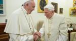Franciszek spotyka regularnie Benedykta XVI w apartamentach i ogrodach watykańskich. Mieszkają blisko siebie 