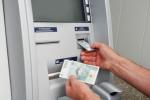 Niektóre banki mogą wprowadzić opłaty za wpłatę gotówki  na konto w oddziale 