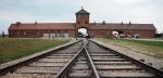 Brama główna Auschwitz II (Birkenau), widok z rampy wewnątrz obozu