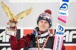 Dawid Kubacki z nagrodą za zwycięstwo w Turnieju Czterech Skoczni 