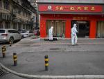 Epidemia w Wuhanie. Przechodzień upadł na ulicy i zmarł