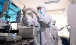 Badania próbek koronawirusa w laboratorium w Shenyang  w północno-wschodnich Chinach  
