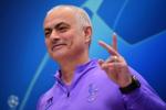 Jose Mourinho – nowa fryzura, stare nawyki 