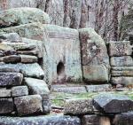 Kaukaskie dolmeny pochodzą z II–III w. p.n.e. Wyglądają niczym starożytne bunkry z jedną strzelnicą 
