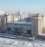 Mieszkania  w bloku przy ul. Sierafimowicza 2 stanowią obecnie prestiżowy  i jeden  z droższych adresów do życia  w Moskwie 