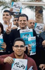 Licząca ponad dwa miony obywateli społeczność arabska Izraela zdobyła rekordową liczbę mandatów  w Knesecie  (w środku lider ich partii, Wspólnej Listy, Ajman Odeh),  co jednak  nie znaczy,  że będzie miała jakikolwiek wpływ  na politykę państwa żydowskiego  