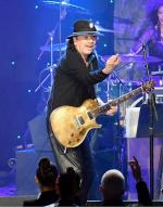 Carlos Santana.  Jego koncert zaplanowano w Krakowie  na 17 marca 