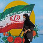 Iran (na zdjęciu mural na stołecznej ulicy) jest krajem, w którym wirus najbardziej dotknął elity. Dziesiątki vipów są zakażone, umarło kilku polityków 