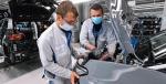 Po restarcie produkcji  w fabryce Volkswagena w Zwickau  pracownicy montowni muszą stosować odpowiedni reżim sanitarny 