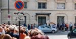 Kolejki pod konsulatami były już przy wyborach europejskich (na zdjęciu: ambasada RP w Paryżu).  28 czerwca mogą być dłuższe 