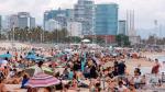 Po okresie izolacji niefrasobliwi Hiszpanie ruszyli masowo na plaże Barcelony (zdjecie z 14 lipca). Skutek: druga fala pandemii 