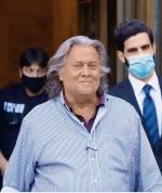 Steve Bannon po postawieniu w stan oskarżenia przez sąd na Manhattanie 20 sierpnia