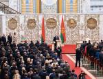 Łukaszenko i jego najwierniejsi zwolennicy – urzędnicy i generałowie – w czasie inauguracji