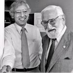 Albert Bruce Sabin (po prawej) rozmawia z Robertem C. Gallo, odkrywcą pierwszego ludzkiego retrowirusa HTLV-1 