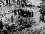 Ekshumacja zwłok polskich oficerów zamordowanych przez NKWD w lasach katyńskich, przeprowadzana przez Niemców w 1943 roku 