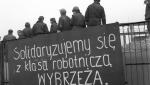 Reakcja społeczeństwa  na podwyżki zaskoczyla władze.  Na zdjęciu: jeden ze szczecińskich zakładów pracy, grudzień 1970 r. 