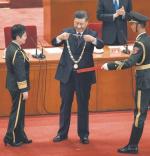 8 września Xi Jinping ogłosił, że Chiny pokonały wirusa. Na specjalnej uroczystości odznaczył czterech najbardziej zasłużonych lekarzy–bohaterów, w tym gen. Chen Wei, odpowiedzialną za pracę nad szczepionką