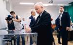Gdy zbliżają się   wybory, eksperci ostrzegają  przed dezinformacją, szczególnie rosyjskich służb. Na zdjęciu Jarosław Kaczyński podczas głosowania  w 2019 r.