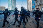 Za niedawne „zabezpieczanie” protestów kobiet  policjanci dostali po tysiąc złotych premii 