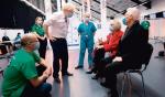 Premier Boris Johnson był w poniedziałek w świeżo otwartym megacentrum szczepień w Bristolu 