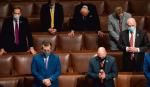 Republikańscy kongresmeni modlą się w Izbie Reprezentantów 