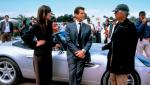 Michael Apted z Sophie Marceau i Pierce’em Brosnanem na planie filmowych przygód Bonda „Świat to za mało”, 1999 rok