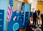 Prezydent  Joe Biden przemawia  do uczestników wirtualnej monachijskiej Konferencji Bezpieczeństwa z Sali Wschodniej Białego Domu  w Waszyngtonie