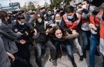 W Stambule  nie ustają protesty studenckie przeciw polityce Erdogana  (na zdjęciu demonstracja  z 26 marca) 