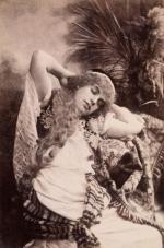 Maria Julia Wisnowska (1861–1890) – popularna warszawska aktorka dramatyczna.  W nocy z 30 czerwca na 1 lipca 1890 r. została zastrzelona przez Aleksandra Bartieniewa 