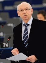 Janusz Lewandowski, europoseł Platformy Obywatelskiej,  były komisarz UE ds. programowania finansowego i budżetu,  członek Grupy EPL w Parlamencie Europejskim 