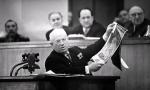 Dopiero 7 maja 1960 r. Nikita Chruszczow publicznie przyznał, że Francis Gary Powers pozostaje w rękach Rosjan. Pokazał też zdjęcia szpiegowskie wykonane przez amerykańskiego agenta