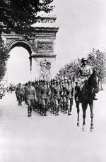 Przemarsz zwycięskich wojsk Wehrmachtu.  Paryż, Pola Elizejskie, 14 czerwca 1940 r. 