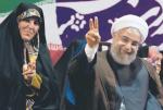 Kariera Hasana Rouhaniego była dla wielu zaskakująca. Ten duchowny średniego szczebla długo był drugoplanową postacią irańskiej polityki. W 2017 r. po raz drugi wygrał wybory prezydenckie,  uzyskując 57 proc. poparcia – na zdjęciu podczas ówczesnej kampanii w towarzystwie wiceprezydent Shahindokht Molaverdi   