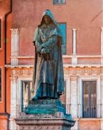 Pomnik Bruna na Campo de’ Fiori w Rzymie autorstwa Ettore Ferrariego 