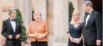 Kanclerz Angela Merkel była w ostatnią niedzielę  na festiwalu muzyki Richarda Wagnera  w Bayreuth.  Na zdjęciu:  z mężem Joachimem Sauerem  (z lewej) oraz premierem Bawarii Markusem Söderem i jego żoną Karin 