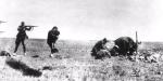 Członkowie Einsatzgruppen C rozstrzeliwują kijowskich Żydów w pobliżu Iwanogrodu. W tych egzekucjach pomagała im także ukraińska policja 