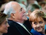 Od prawej: kanclerz Niemiec Angela Merkel, były kanclerz Helmut Kohl i jego żona Maike Kohl-Richter. Berlin, 1 października 2010 r.  