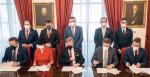 40-stronicową umowę koalicyjną podpisało  pięciu przywódców partii tworzących nowy rząd (w centrum premier Petr Fiala)  