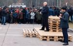 Aleksander Łukaszenko 26 listopada przemawiał do imigrantów na przejściu granicznym w Bruzgach