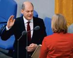 8 grudnia w południe Olaf Scholz złożył przysięgę w Bundestagu 