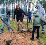 Akcja sadzenia drzew z marszałkiem Olgierdem Geblewiczem w Goleniowie