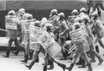 Warszawski Nowy Świat – 1982 rok. Demonstracja Solidarności rozpędzana przez funkcjonariuszy milicji